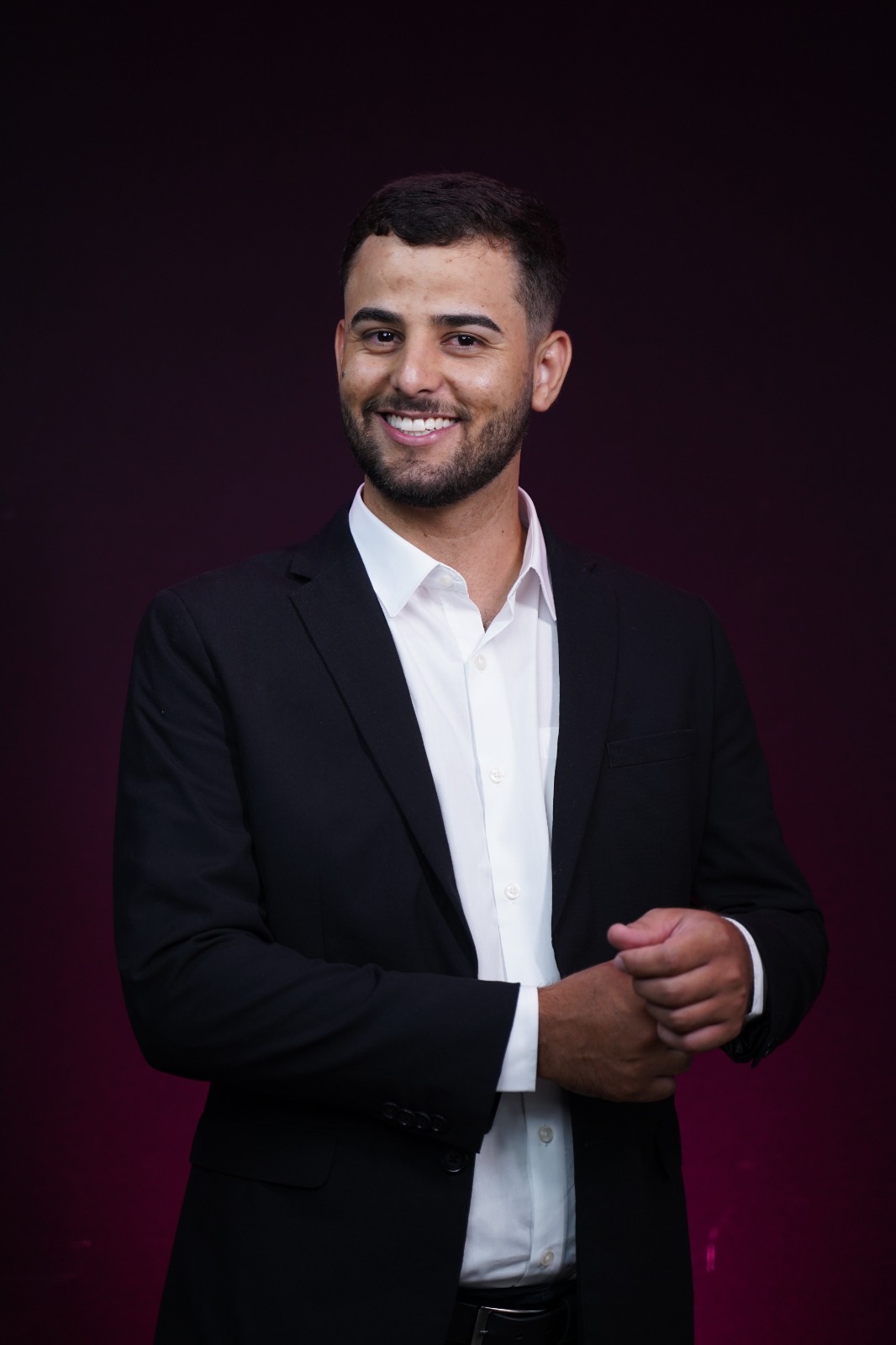 Dr. Alex Jesus em pose profissional