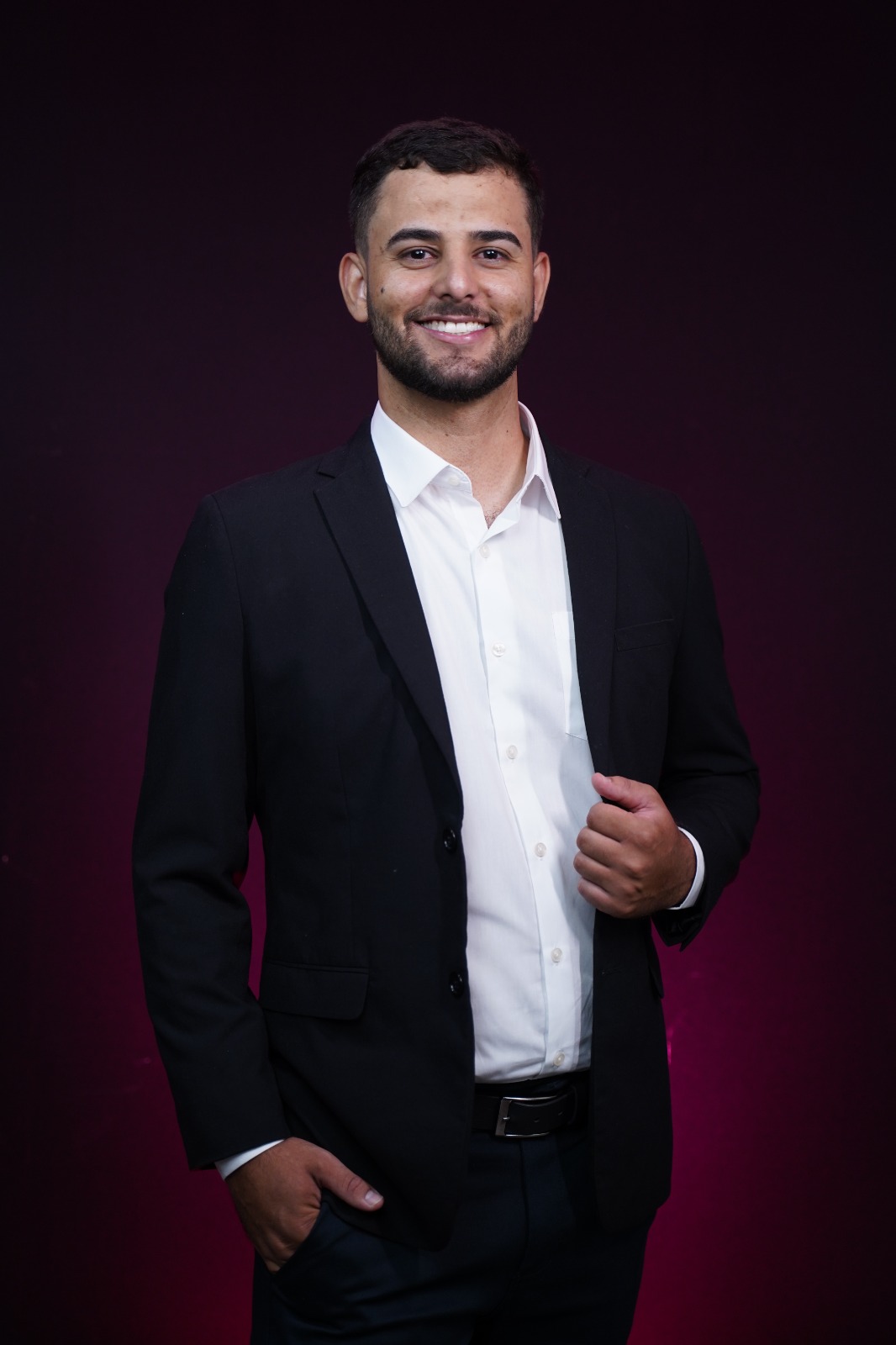 Dr. Alex Jesus sorrindo